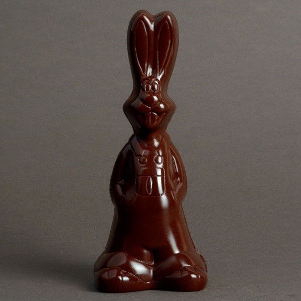Moulage Lapin de Pâques en Chocolat Noir de Stéphane Pasco, artisan Chocolatier à Nantes