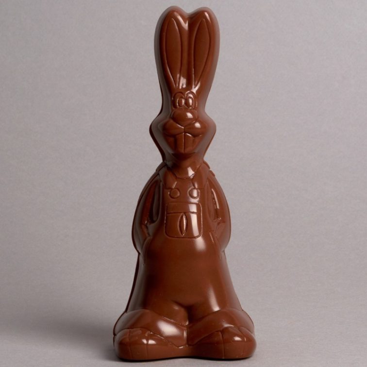 Moulage Lapin de Pâques en Chocolat au Lait de Stéphane Pasco, artisan Chocolatier à Nantes