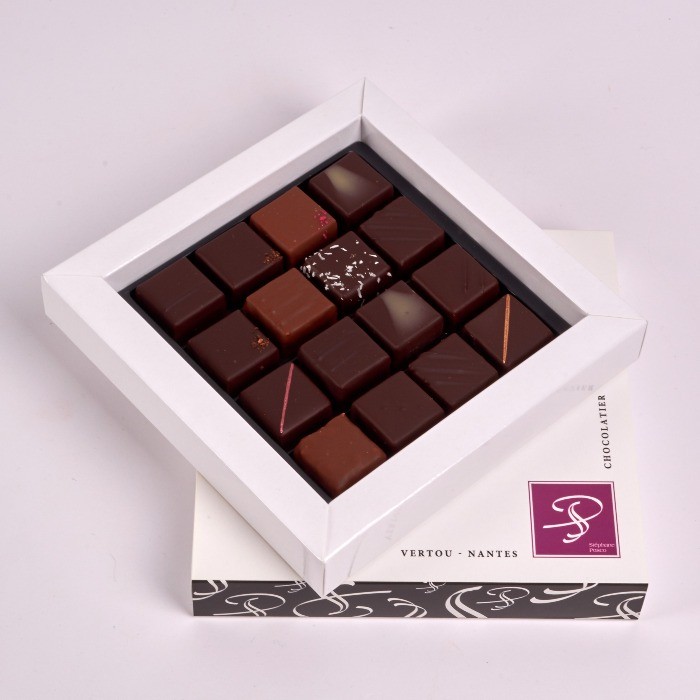 Coffrets de chocolats > Assortiment chocolat noir et lait