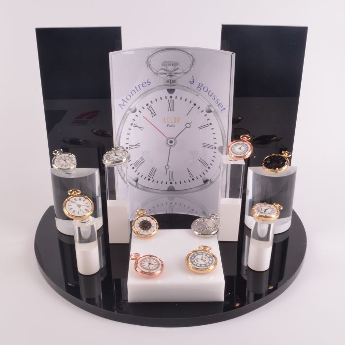 Fèves en forme de montre à gousset, dans les galettes des rois 2022 de Stéphane Pasco, artisan Pâtissier à Nantes