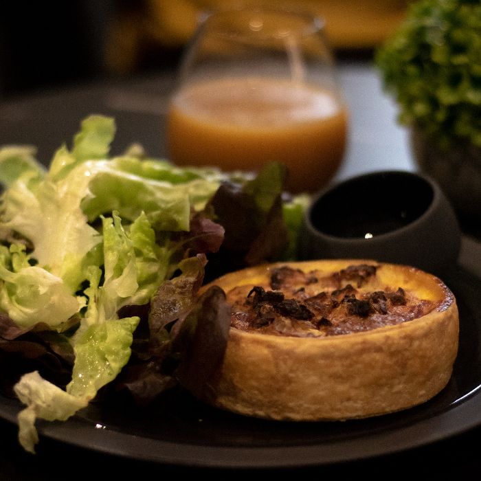 Pause Déjeuner avec, au menu, Quiches et Salade, au Salon de Thé de Stéphane Pasco, rue Contrescarpe
