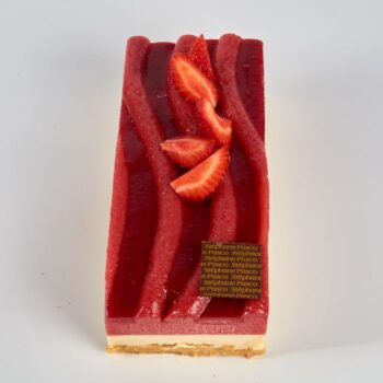 Entremet Glacé Plénitude, Sorbet Fraise, Crème Glacée Lait d'Amande et Dacquoise Amande, sans gluten, de Stéphane Pasco, de Stéphane Pasco, artisan glacier à Nantes et Vertou