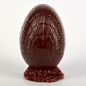 Moulage Oeuf de Pâques en Chocolat Noir de Stéphane Pasco, artisan Chocolatier à Nantes