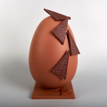 Moulage de Pâques en forme d'Oeuf de 540 g en Chocolat Lait de Stéphane Pasco, artisan Chocolatier à Nantes