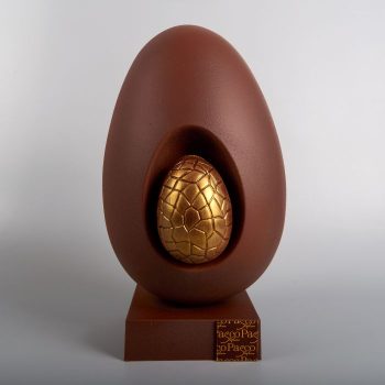 Moulage de Pâques en forme d'Oeuf de 890 g en Chocolat Noir de Stéphane Pasco, artisan Chocolatier à Nantes et Vertou