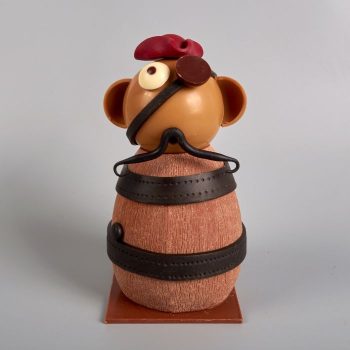 Montage de Pâques Pedro Le Pirate en Chocolat Lait et Blond, de Stéphane Pasco, artisan Pâtissier Chocolatier à Nantes et Vertou