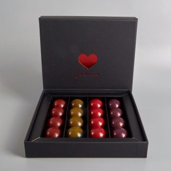 Coffret Je t'aime de 16 bonbons de chocolat pour la Fête des Mères, de Stéphane Pasco, artisan Chocolatier à Nantes et Vertou
