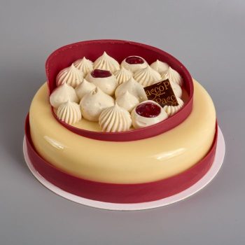 Dessert des Mamans, spécialement réalisé pour la Fête des Mères, aux saveurs d'Amande, Cassis et Vanille, de Stéphane Pasco, artisan Pâtissier à Nantes et Vertou