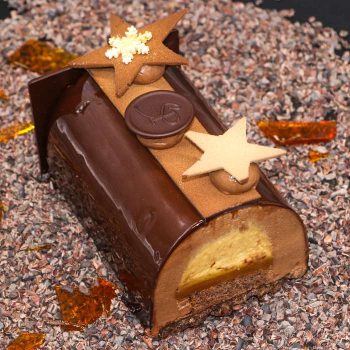 Bûche de Noël Neige, chocolat noir et caramel pour les Fêtes, de Stéphane Pasco, artisan Pâtissier à Nantes et Vertou