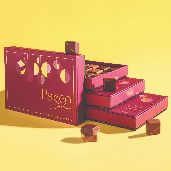 Coffrets de Noël Empreinte de 16 ou 24 Bonbons de Chocolat en assortiment Noir et Lait, de Stéphane Pasco, artisan Chocolatier à Nantes et Vertou