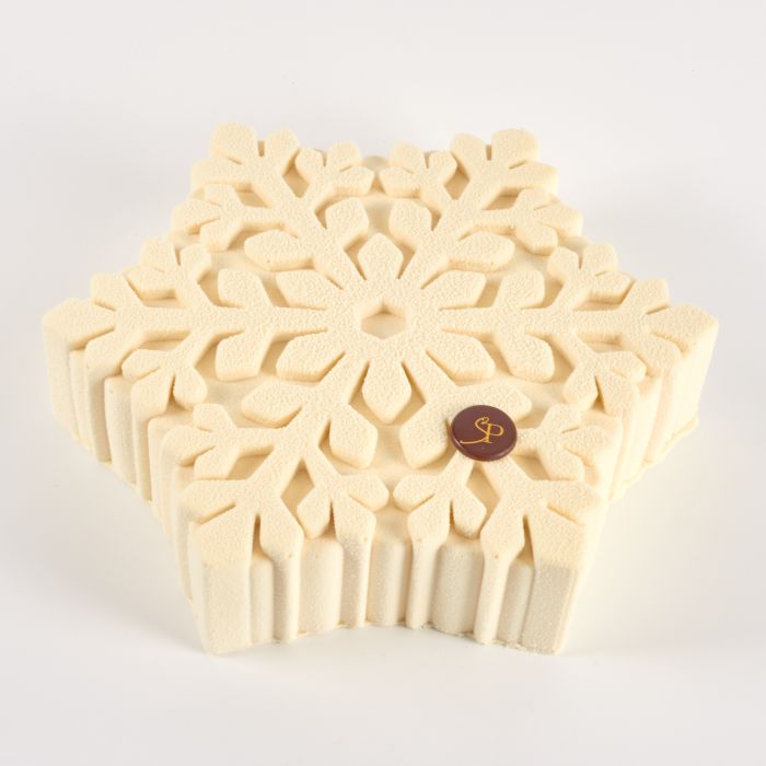 Pâtisserie Flocon de Neige spéciale Noël, aux saveurs de Tonka, Passion et Mangue, de Stéphane Pasco, artisan Pâtissier à Nantes et Vertou