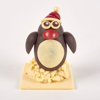 Le Pingouin Loulou, un montage de Noël en Chocolat Blanc et Noir plein de Gourmandises, de Stéphane Pasco, artisan Chocolatier à Nantes