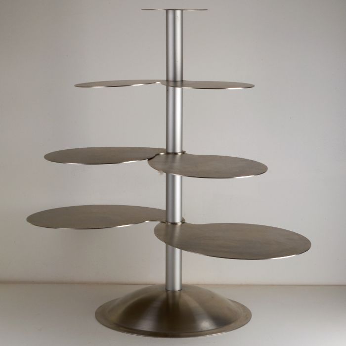 Présentoir inox pour entremet, à réserver dans l'une de nos boutiques, Stéphane Pasco Pâtissier, Chocolatier et Glacier, à Nantes et Vertou