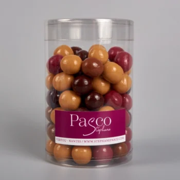 Boite de 150g de Crousti'Croc, Bonbons de Céréales croustillantes enrobées de Chocolat Noir, Caramel, Blond et Framboise, de Stéphane Pasco, artisan Confiseur à Nantes et Vertou