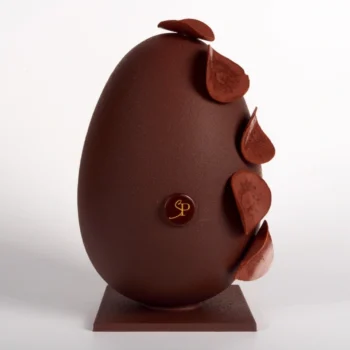 Moulage de Pâques en forme d'Oeuf de 540 g en Chocolat Noir de Stéphane Pasco, artisan Chocolatier à Nantes et Vertou
