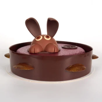 Dessert de Pâques, entre Chocolat, Pécan et Cassis, de Stéphane Pasco, artisan Pâtissier Chocolatier à Nantes et Vertou