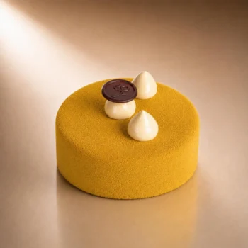 Pâtisserie Mamba 6 parts, entre chocolat passion et chantilly vanille de Stéphane Pasco, artisan à Nantes et Vertou