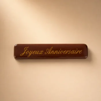 Plaque Joyeux Anniversaire en chocolat, à disposer sur une pâtisserie, de Stéphane Pasco, Chocolatier à Nantes et Vertou