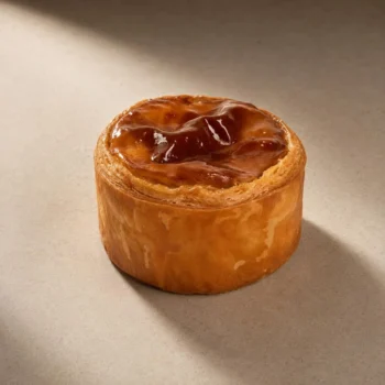 Flan Pâtissier, entre Crème Vanille de Madagascar et Feuilletage Pur Beurre, entre tradition et gourmandise, de Stéphane Pasco, artisan à Nantes et Vertou