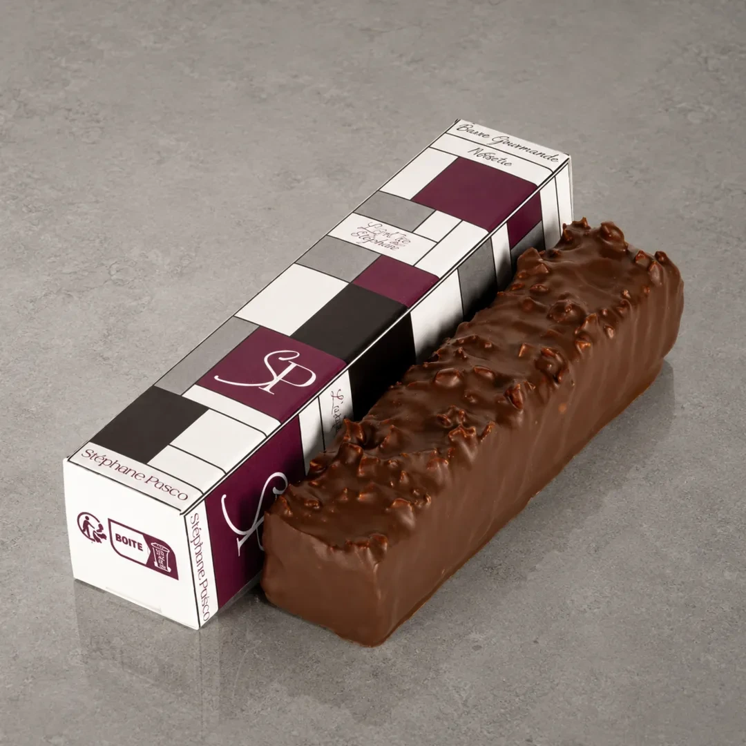 Barre Gourmande Pistache, enrobée de Chocolat Noir, pour une pause coupe faim, de Stéphane Pasco, chocolatier à Nantes et Vertou