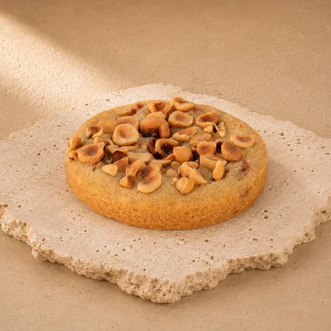 Cookie Caramel Noisette, Eclat de Noisette torréfiées, Caramel Beurre Salé, pépites de Chocolat Lait, de Stéphane Pasco, artisan Pâtissier à Nantes