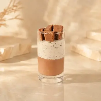 Verrine Glacée Stracciatella, aux notes de yaourt et de Chocolat, de Stéphane Pasco, artisan glacier à Nantes et Vertou