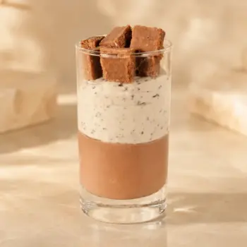 Verrine Glacée Stracciatella, aux notes de yaourt et de Chocolat, de Stéphane Pasco, artisan glacier à Nantes et Vertou