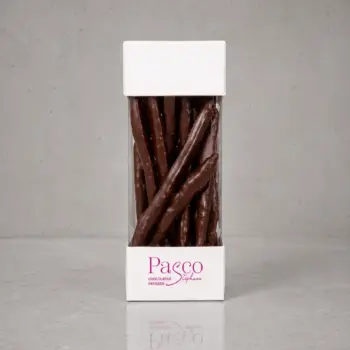 Boite d'Orangettes de 100 g de Stéphane Pasco, une gourmandise d'oranges confites enrobées de Chocolat Noir, artisan Confiseur à Nantes et Vertou