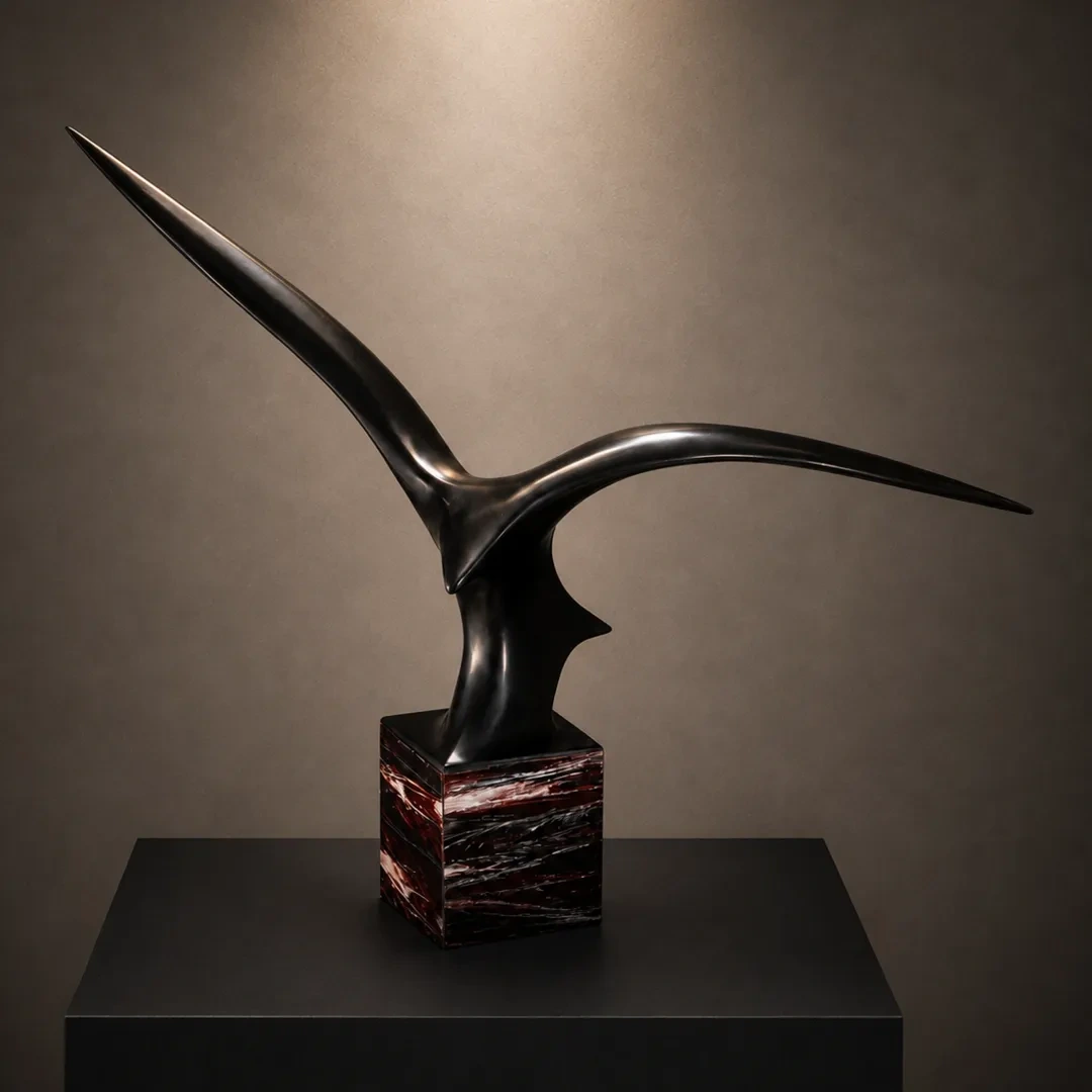 Pièce artistique en Chocolat, en forme d'Oiseau rapace, de Stéphane Pasco, artisan Chocolatier à Nantes et Vertou